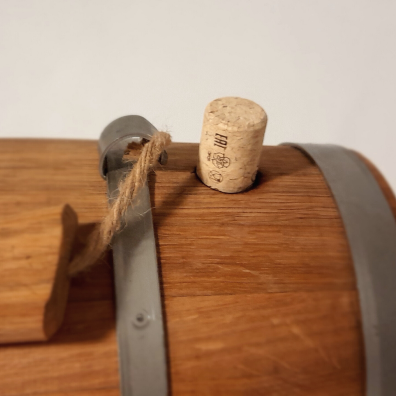 Barrel with handle on stand