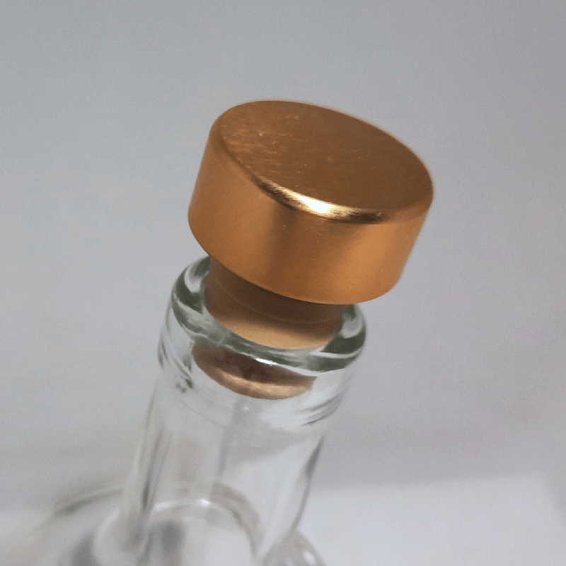 Clear glass bottle, faceted 0,5l