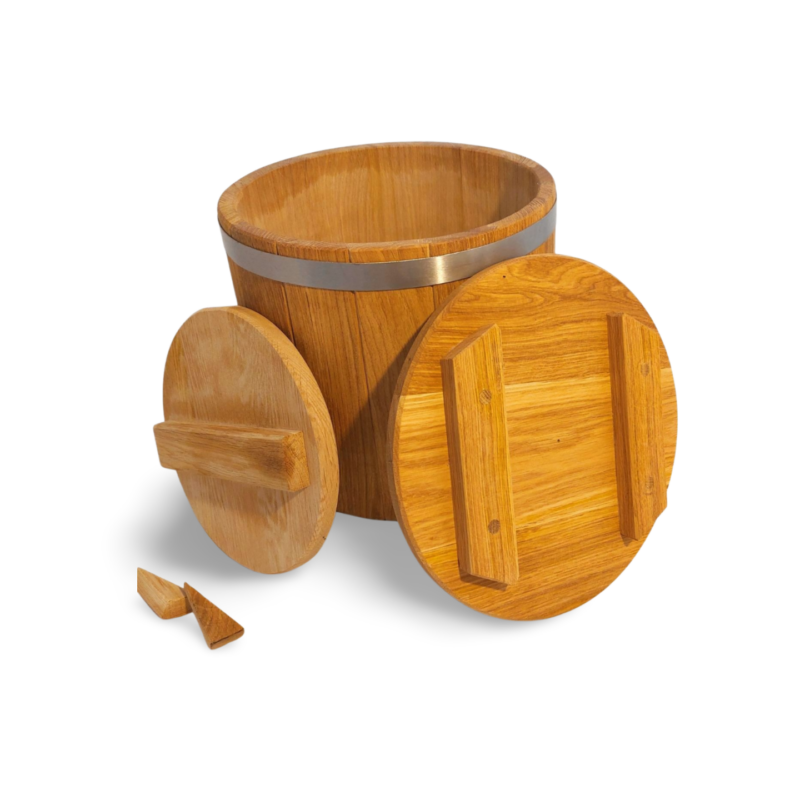 Pickle barrel from oak with lid, wedges and bend.