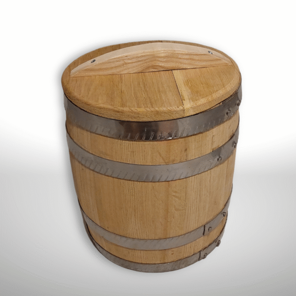 Pickle barrel. With lid and crank